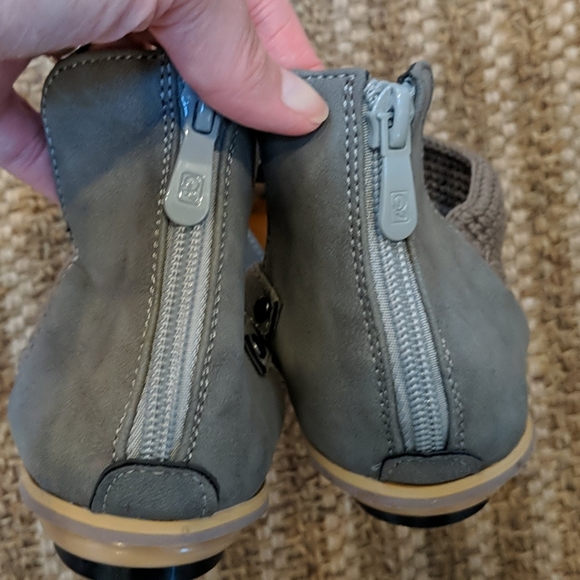 Suede and Knit Thong Sandals European 36 New - Picture 5 of 10